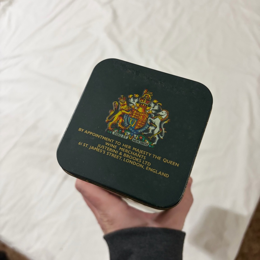 J&B scotch tin - Picture 3 of 5